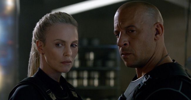 Khi super soi nhặt sạn trong bom tấn hành động Fast & Furious 8 (4) Khi super soi nhặt sạn trong bom tấn hành động Fast & Furious 8 (4)