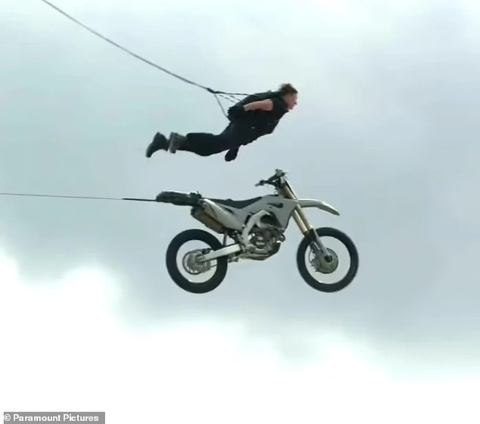 Nam tài tử Tom Cruise trở thành "kẻ điên không sợ chết" 7